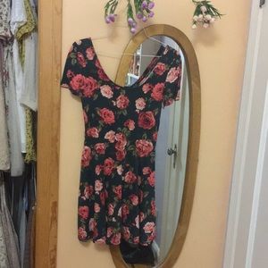 🌹 floral scoop neck skater dress 🌹